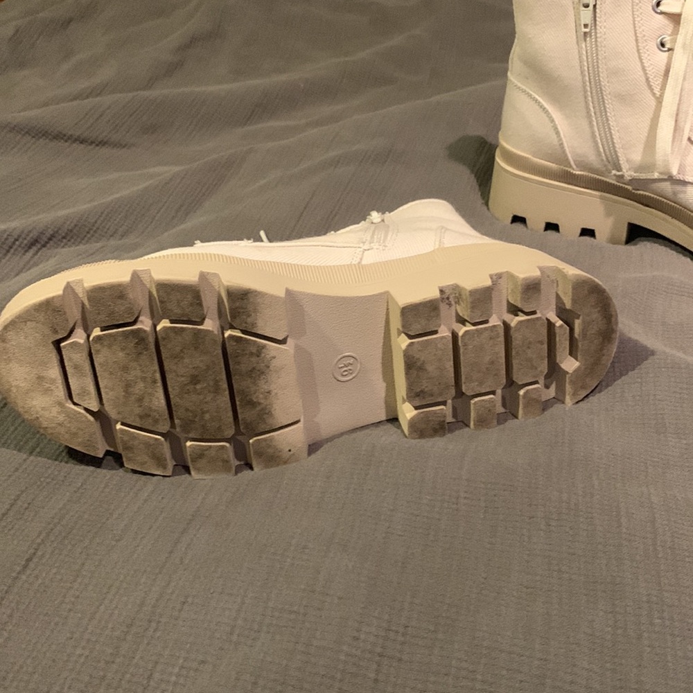 Universal Thread Boots - image 3